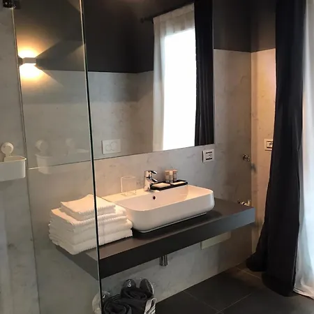 Extra Urbano - Di Garda - Adults Only